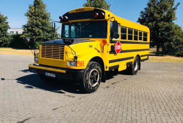 Kleiner gelber Schoolbus